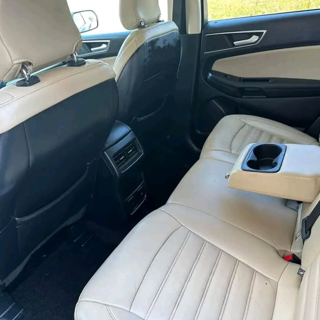 Ford Edge SEL view 4