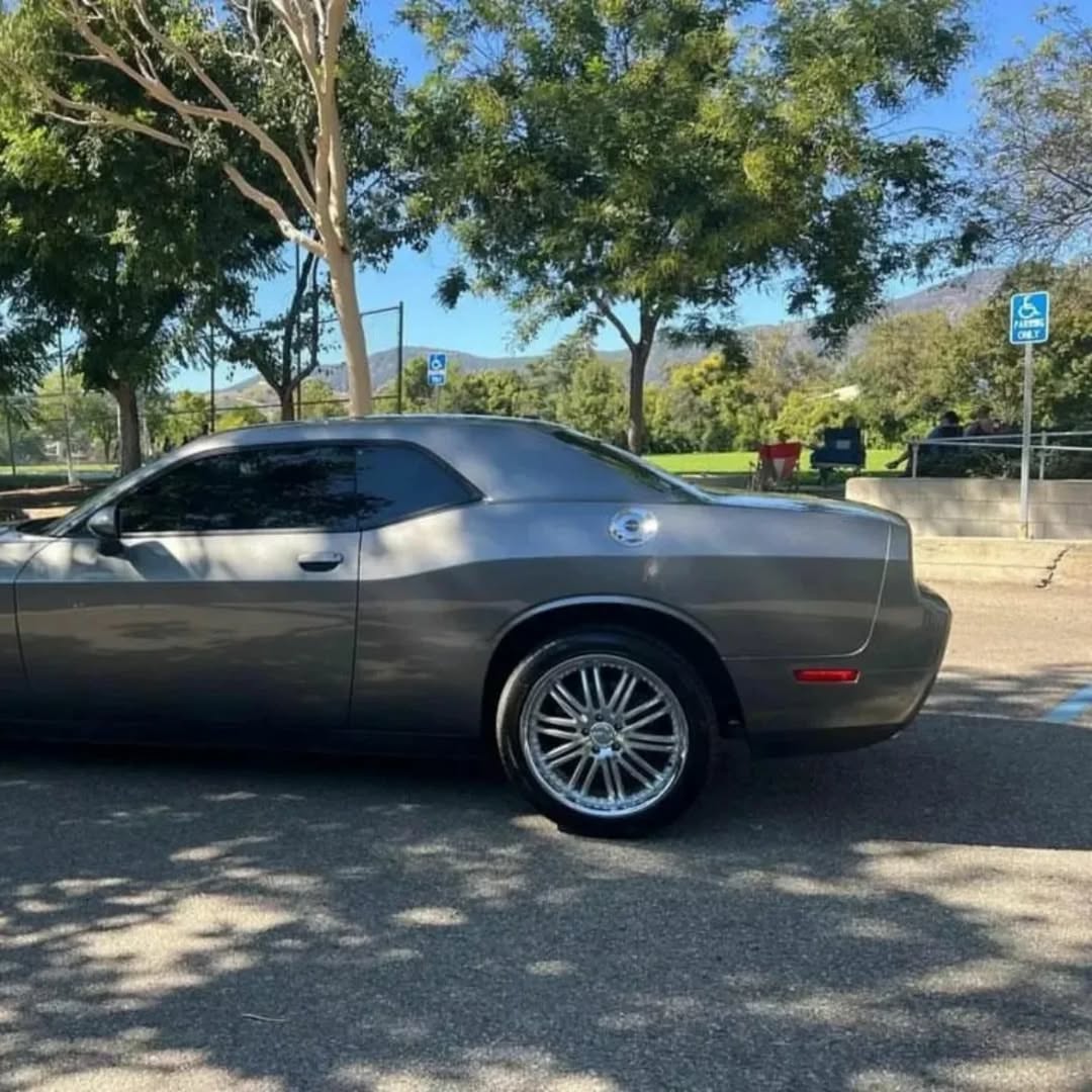 Dodge CHALLENGER SE view 3