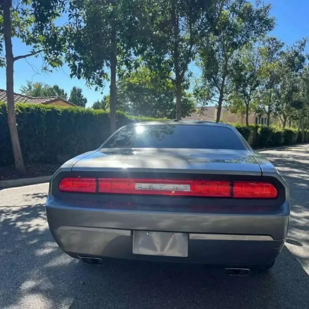 Dodge CHALLENGER SE view 5