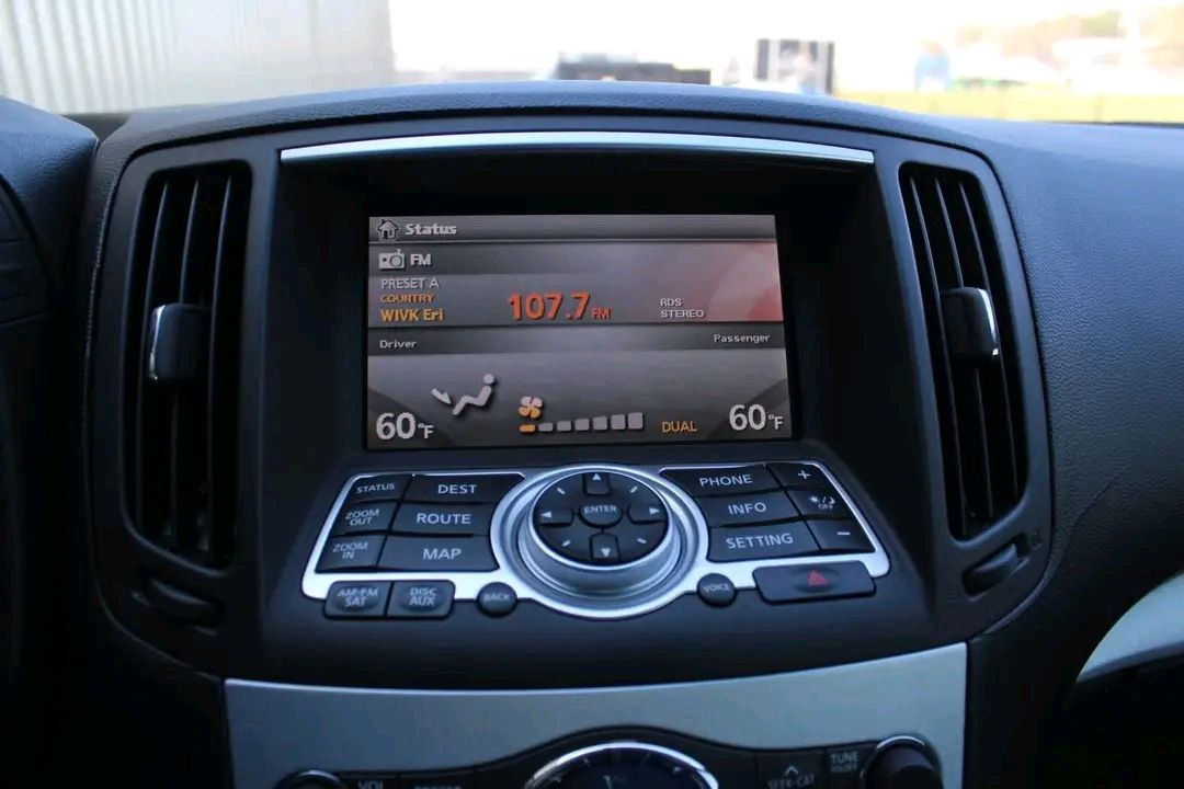2008 Infiniti G37 view 4
