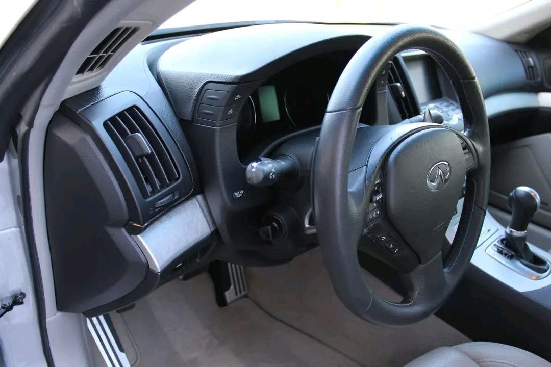 2008 Infiniti G37 view 8