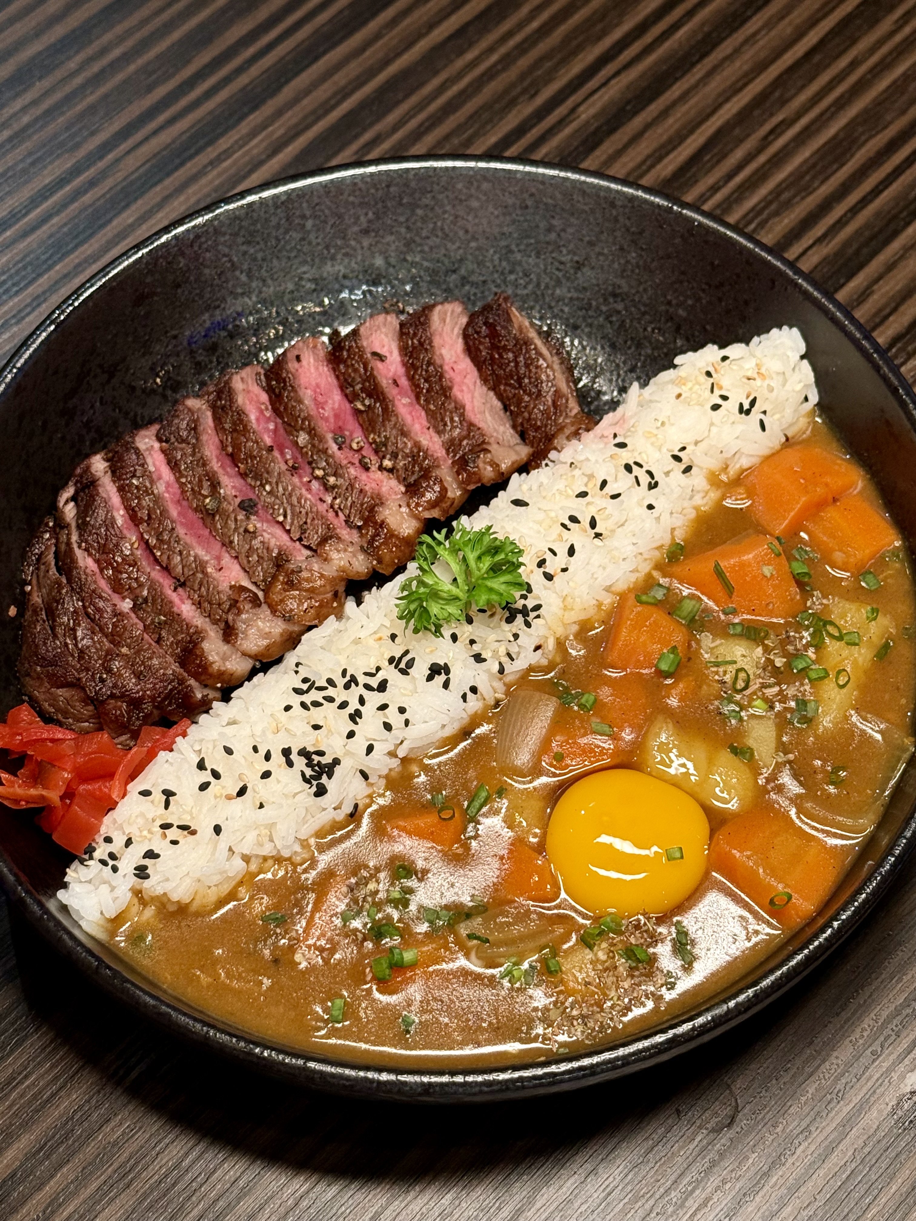 เนื้อตุ๋นไวน์แดง เสิร์ฟพร้อมมันบด (Red Wine Braised Grain-Fed Beef)
