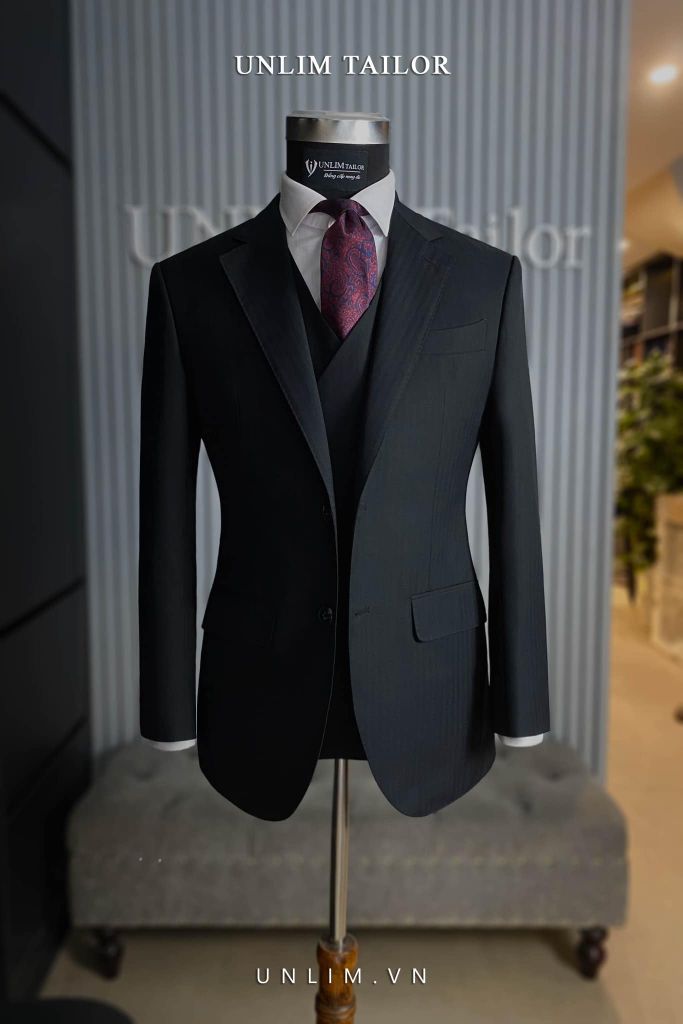Suit Đen Kẻ Sọc Vân Nổi