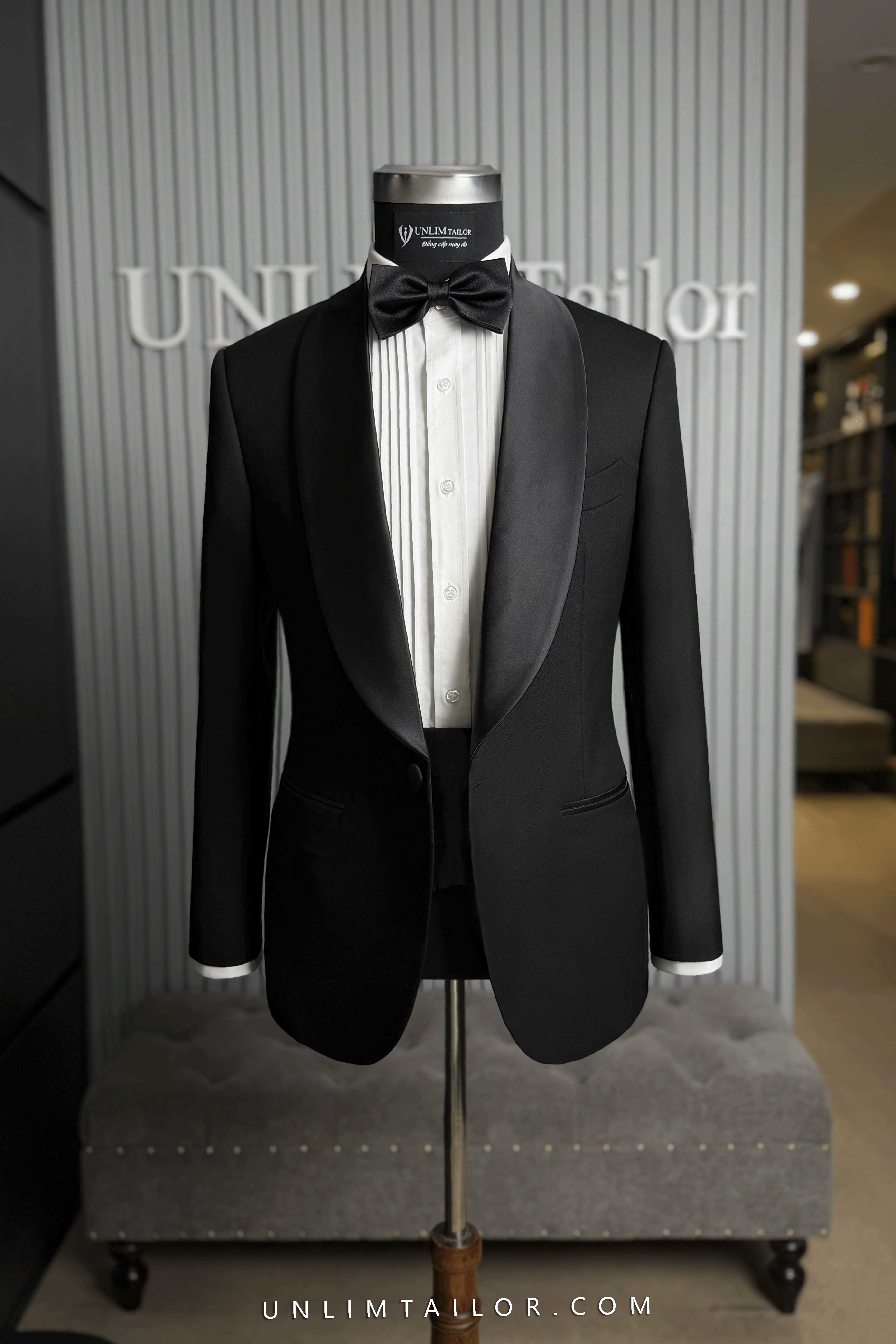  Tuxedo Đen Cổ Sam