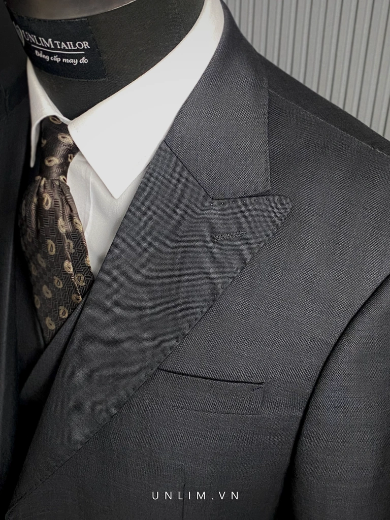 Suit Xám Tối Cổ Nhọn Hai Cúc - detail images