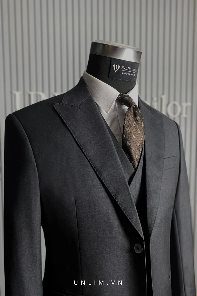 Suit Xám Tối Cổ Nhọn Hai Cúc - detail images