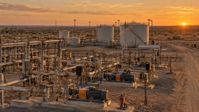 Crude oil gathering station with manifolds and horizontal pumps in a semi-arid basin