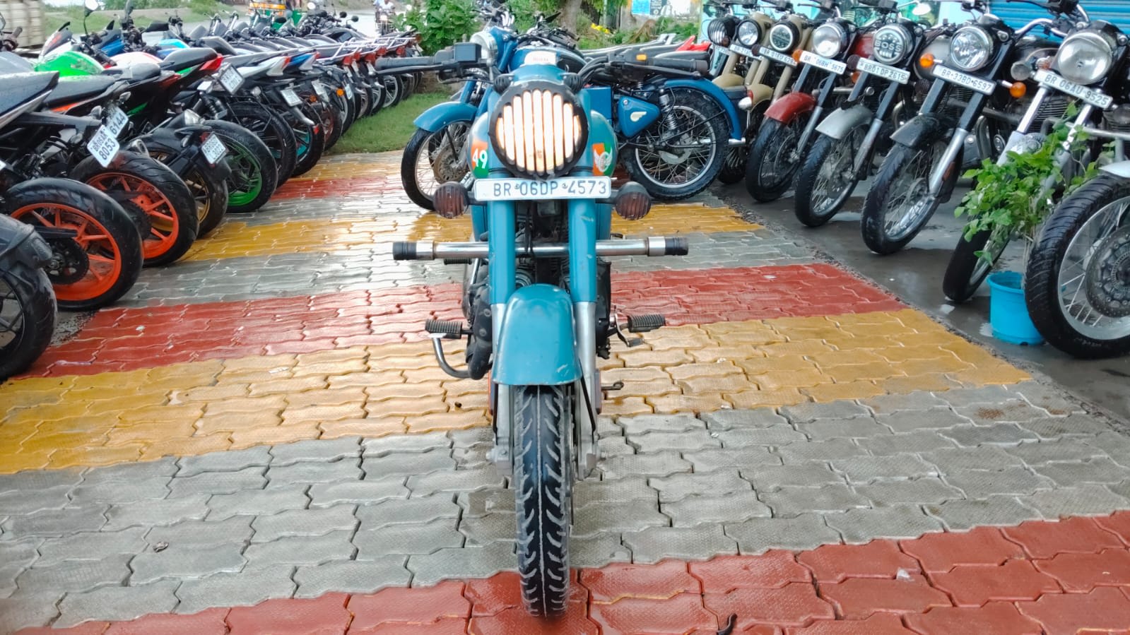 Royal Enfield Classic 350 2024 in Muzaffarpur photo 2