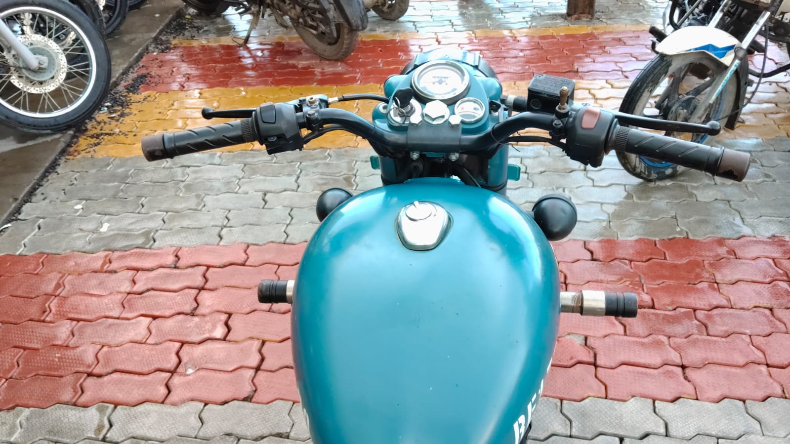Royal Enfield Classic 350 2024 in Muzaffarpur photo 3
