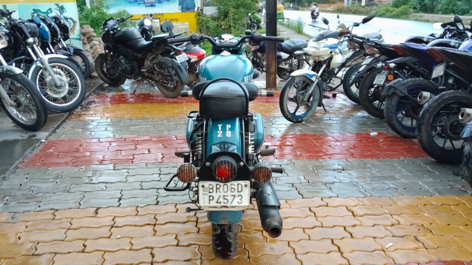 Royal Enfield Classic 350 2024 in Muzaffarpur photo 4