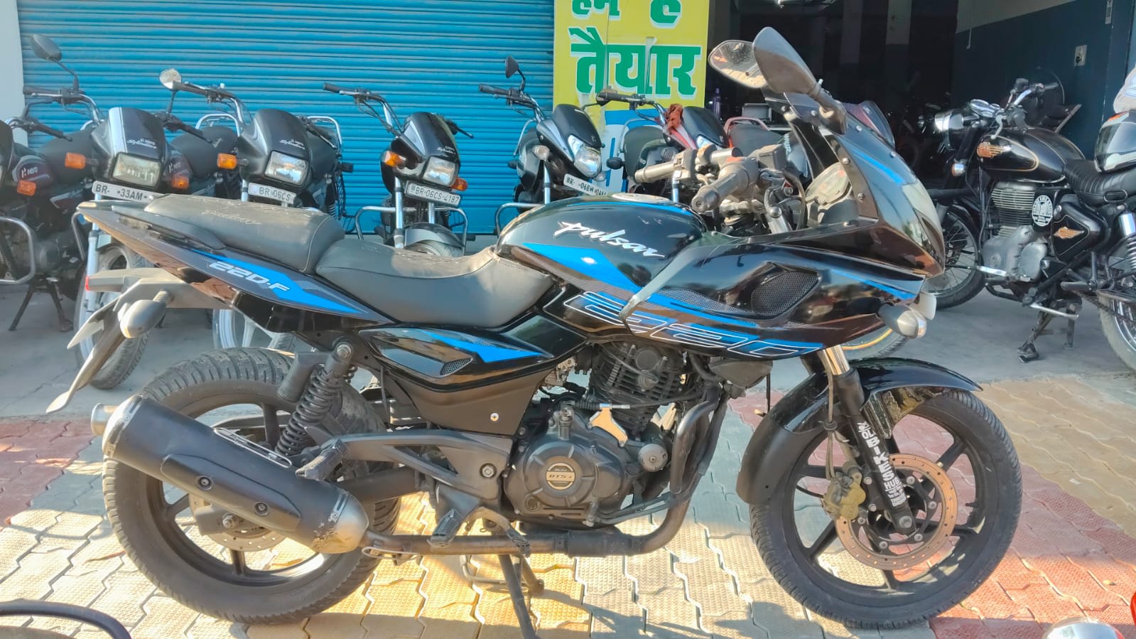Bajaj Pulsar 220F 2018 in Muzaffarpur photo 5