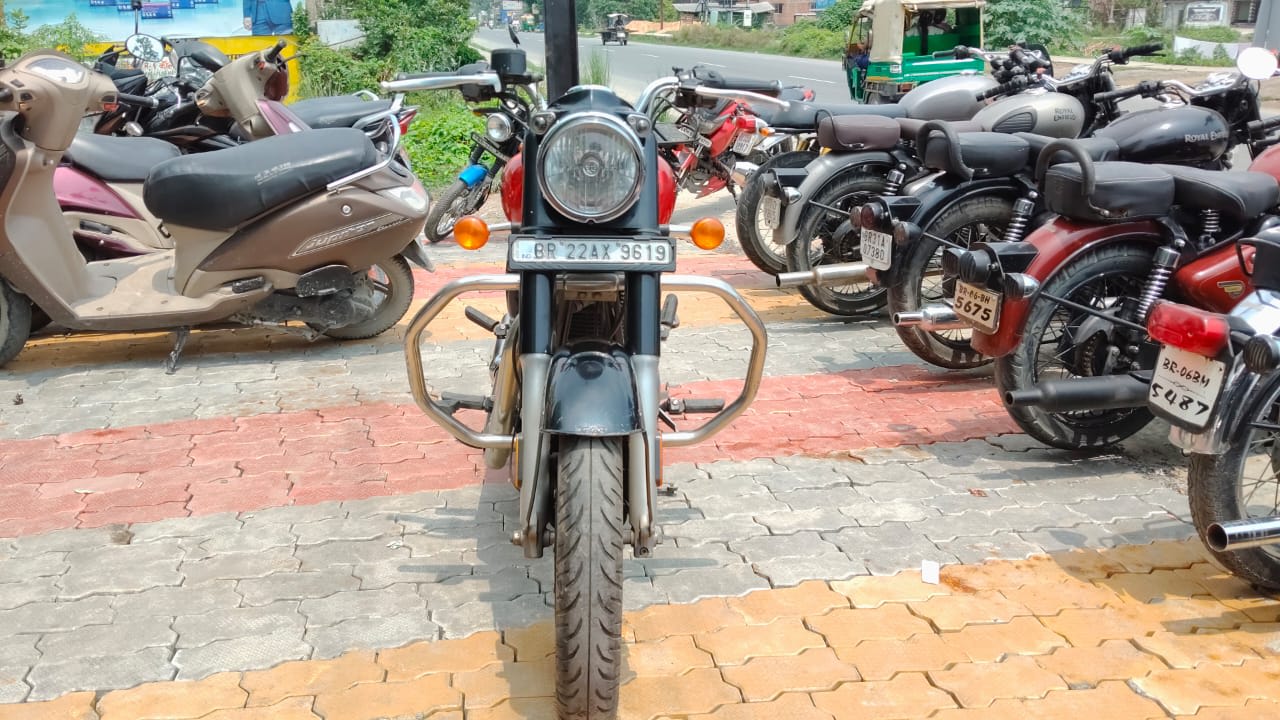Royal Enfield Classic 350 2022 in Muzaffarpur photo 2