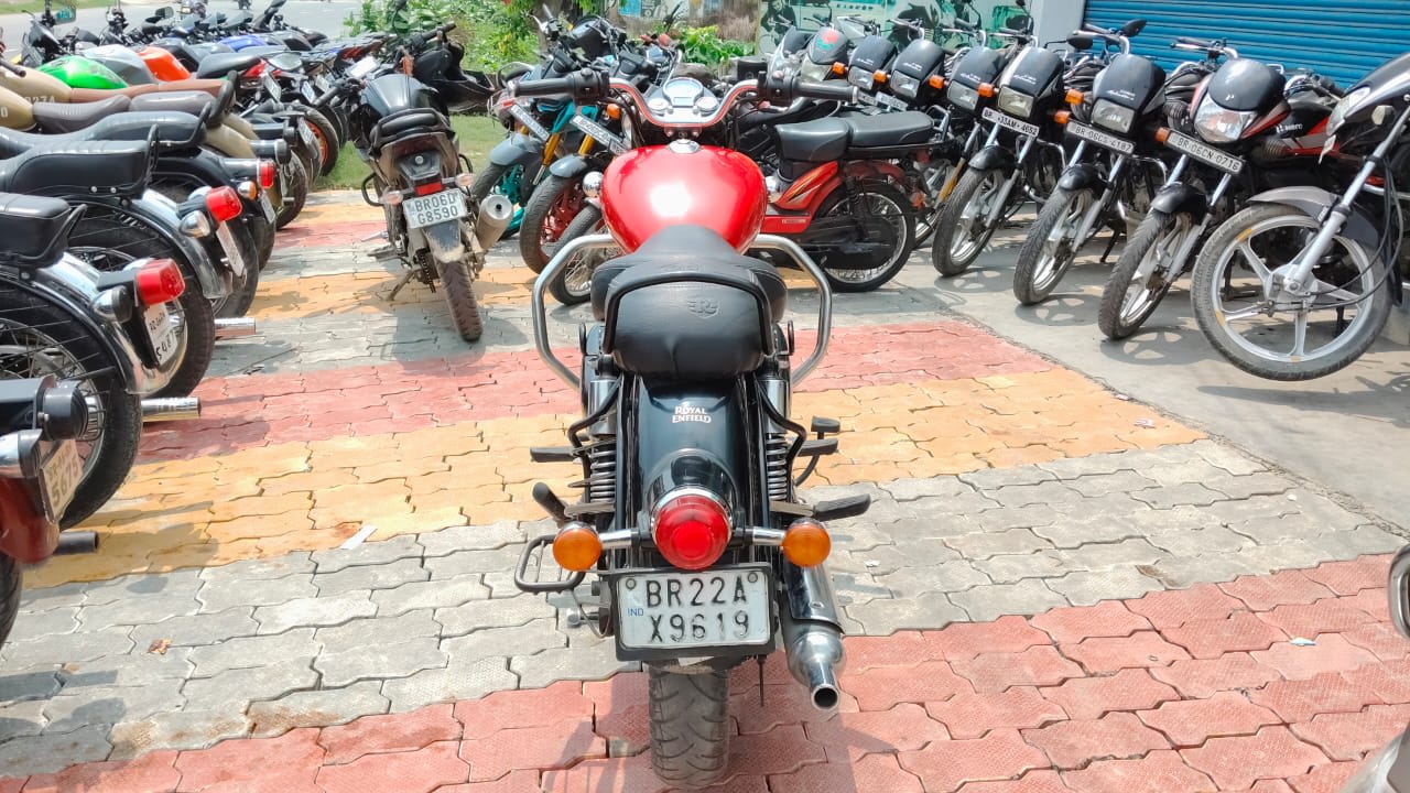 Royal Enfield Classic 350 2022 in Muzaffarpur photo 3