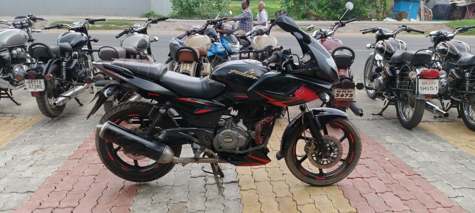 Bajaj Pulsar 220F 2018 in Muzaffarpur photo 4