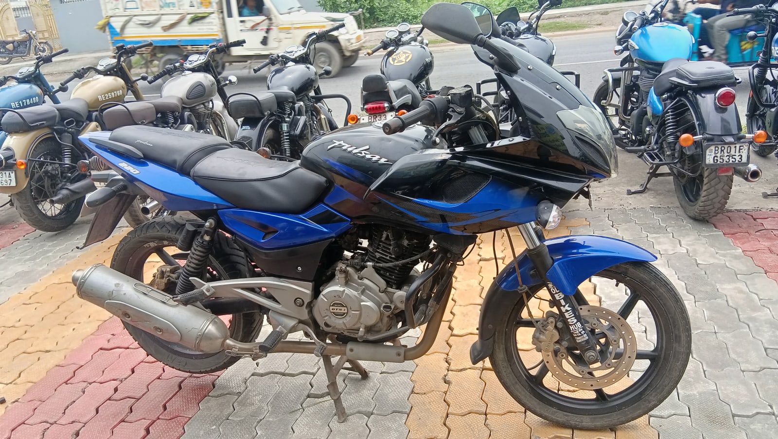 Bajaj PULSAR 220 2014 in Muzaffarpur  photo 2