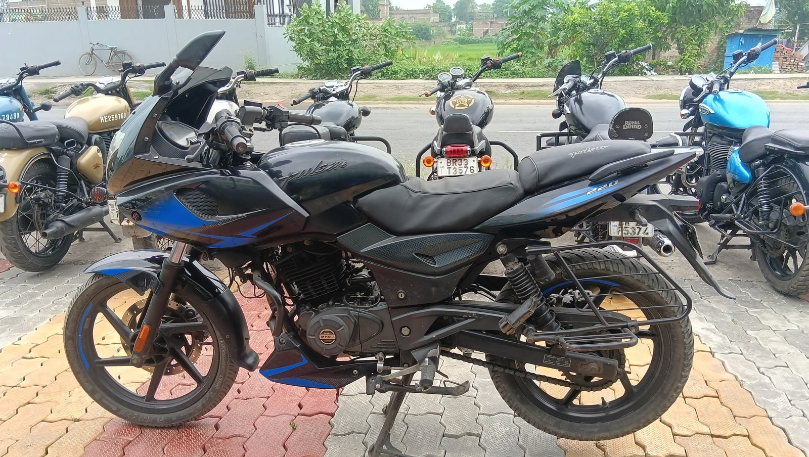 Bajaj PULSAR 220 2020 in Muzaffarpur  photo 2