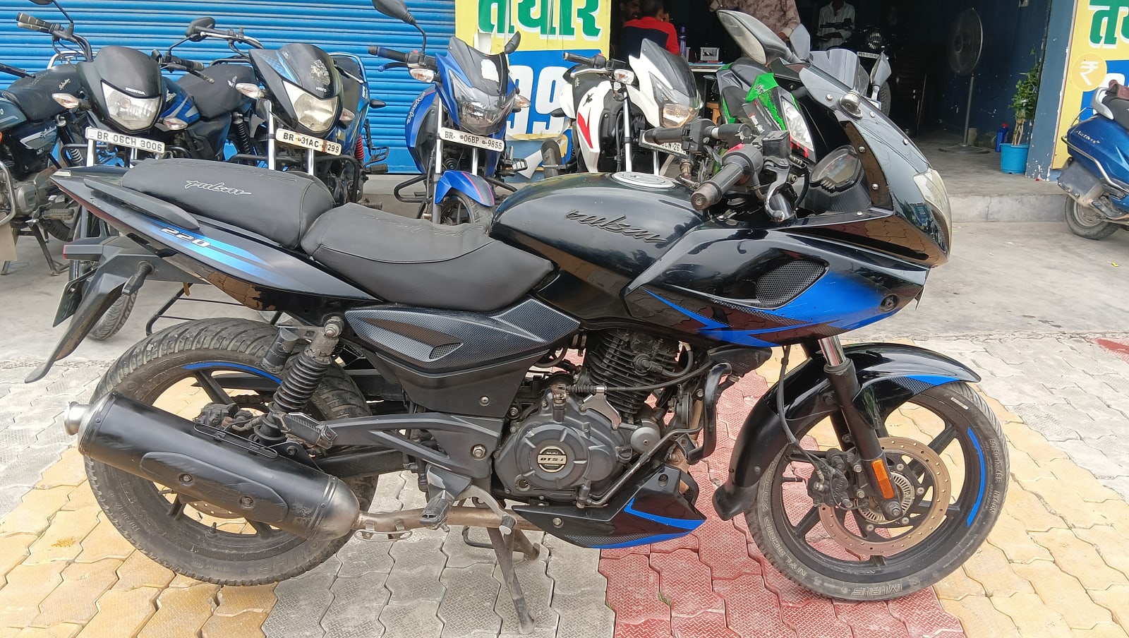 Bajaj PULSAR 220 2020 in Muzaffarpur  photo 4