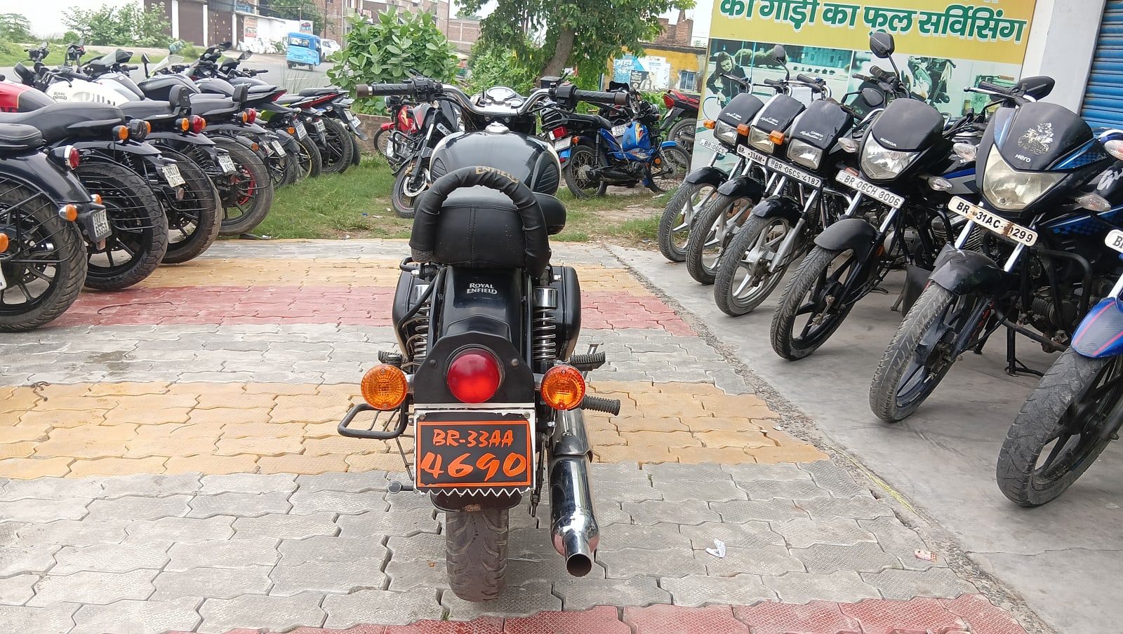 Royal Enfield CLASSIC 350 2018 in Muzaffarpur  photo 4