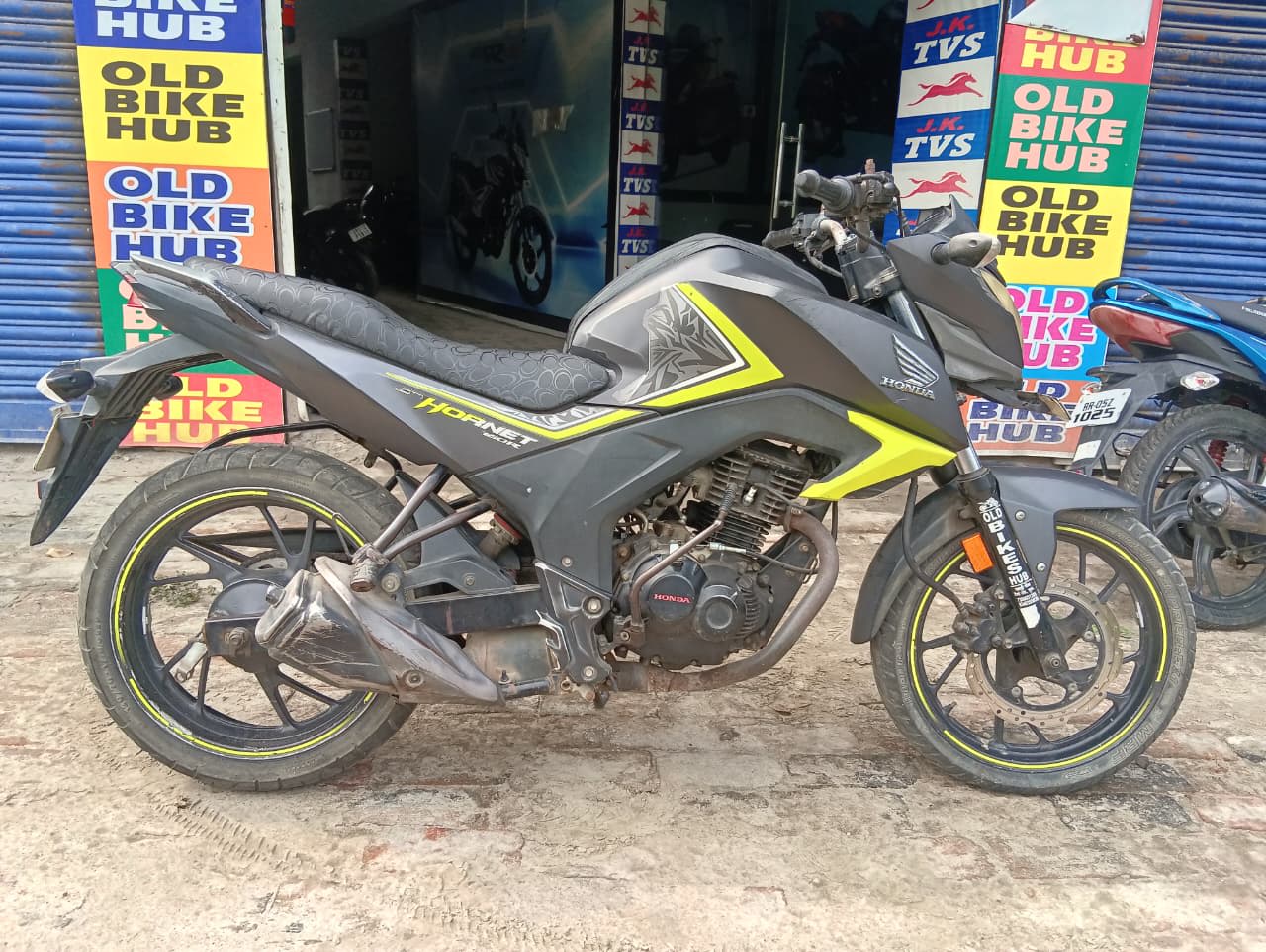 Honda HORNET 2017 in Muzaffarpur photo 3