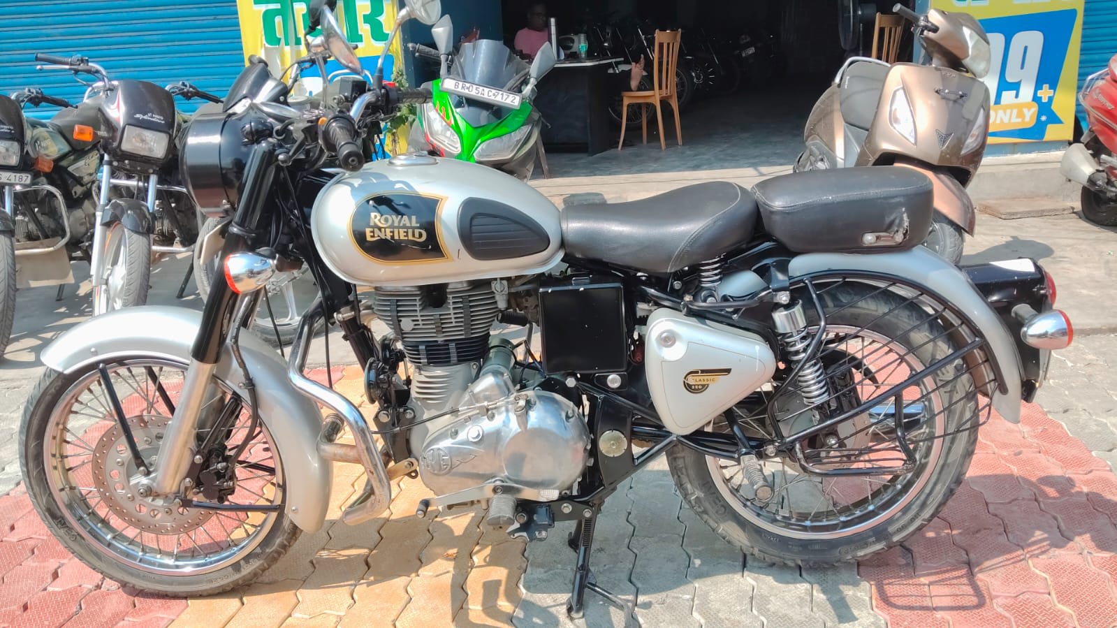 Royal Enfield Classic 350 2016 in Muzaffarpur photo 3