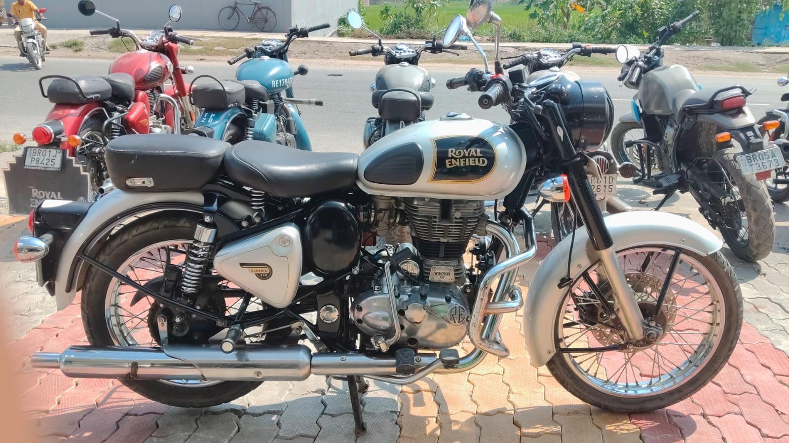 Royal Enfield Classic 350 2016 in Muzaffarpur photo 4