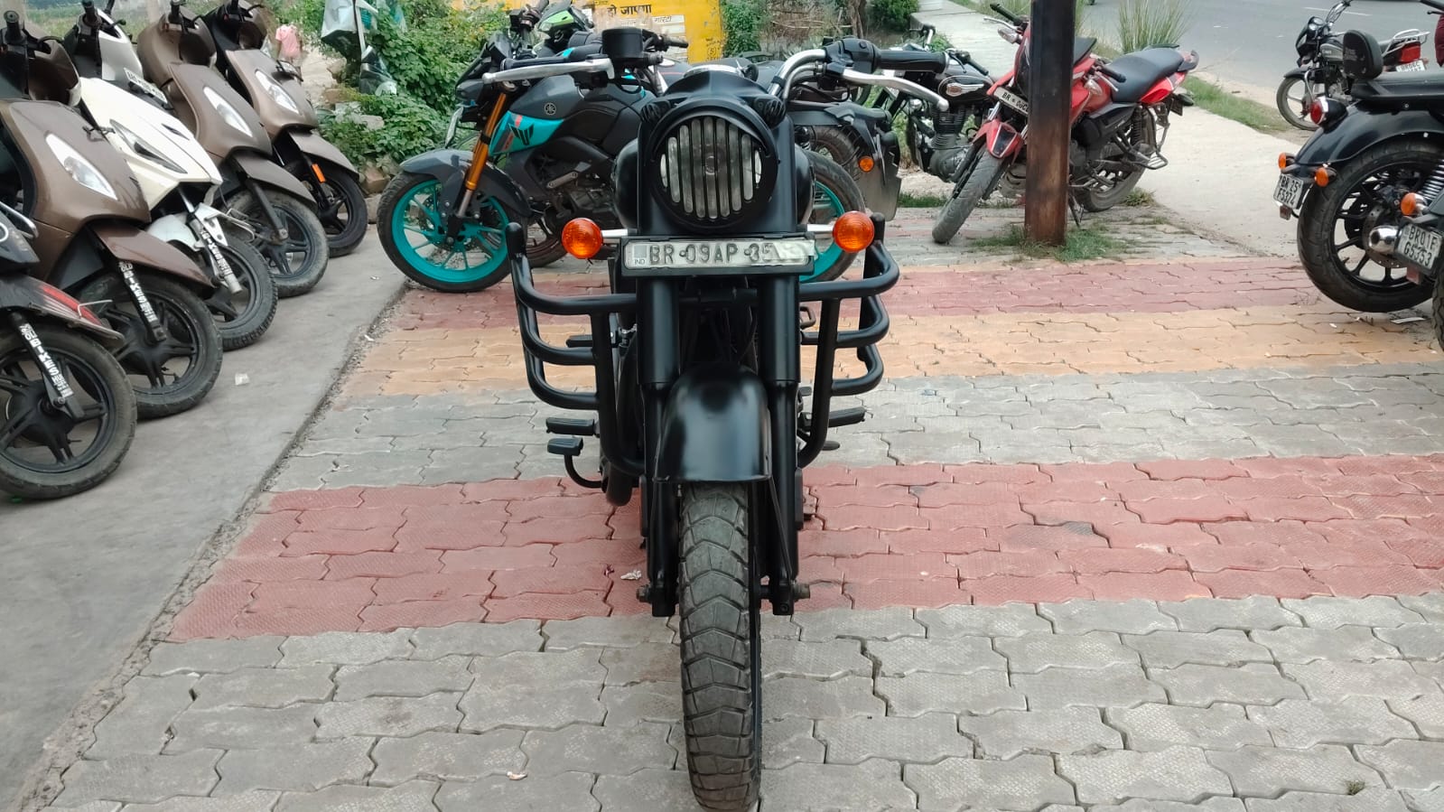 Royal Enfield Classic 350 2023 in Muzaffarpur photo 2