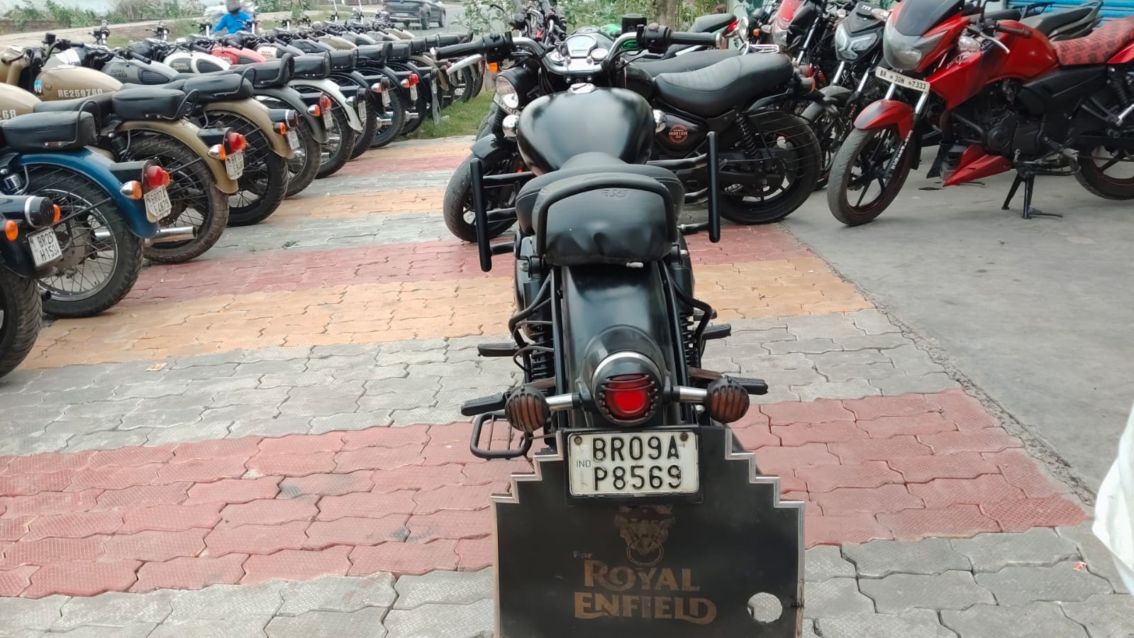 Royal Enfield Classic 350 2023 in Muzaffarpur photo 3