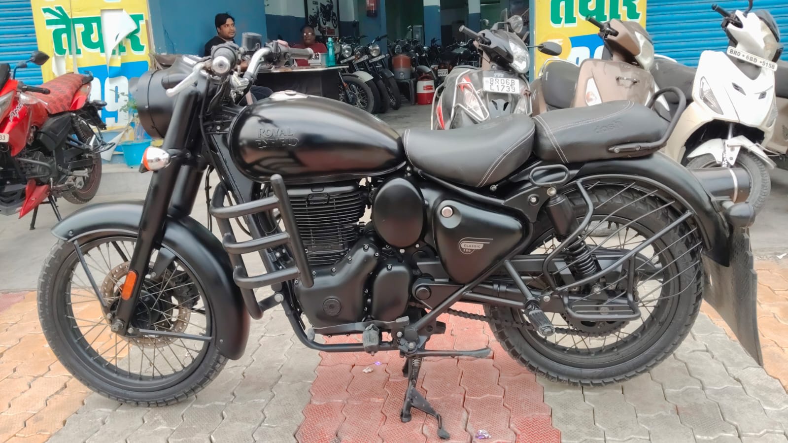Royal Enfield Classic 350 2023 in Muzaffarpur photo 4