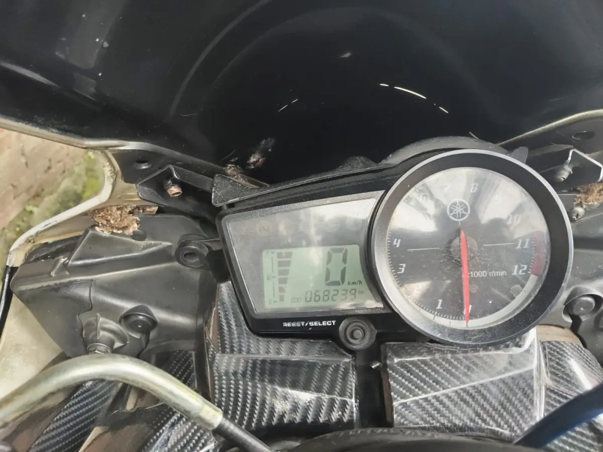 Yamaha R15 V1