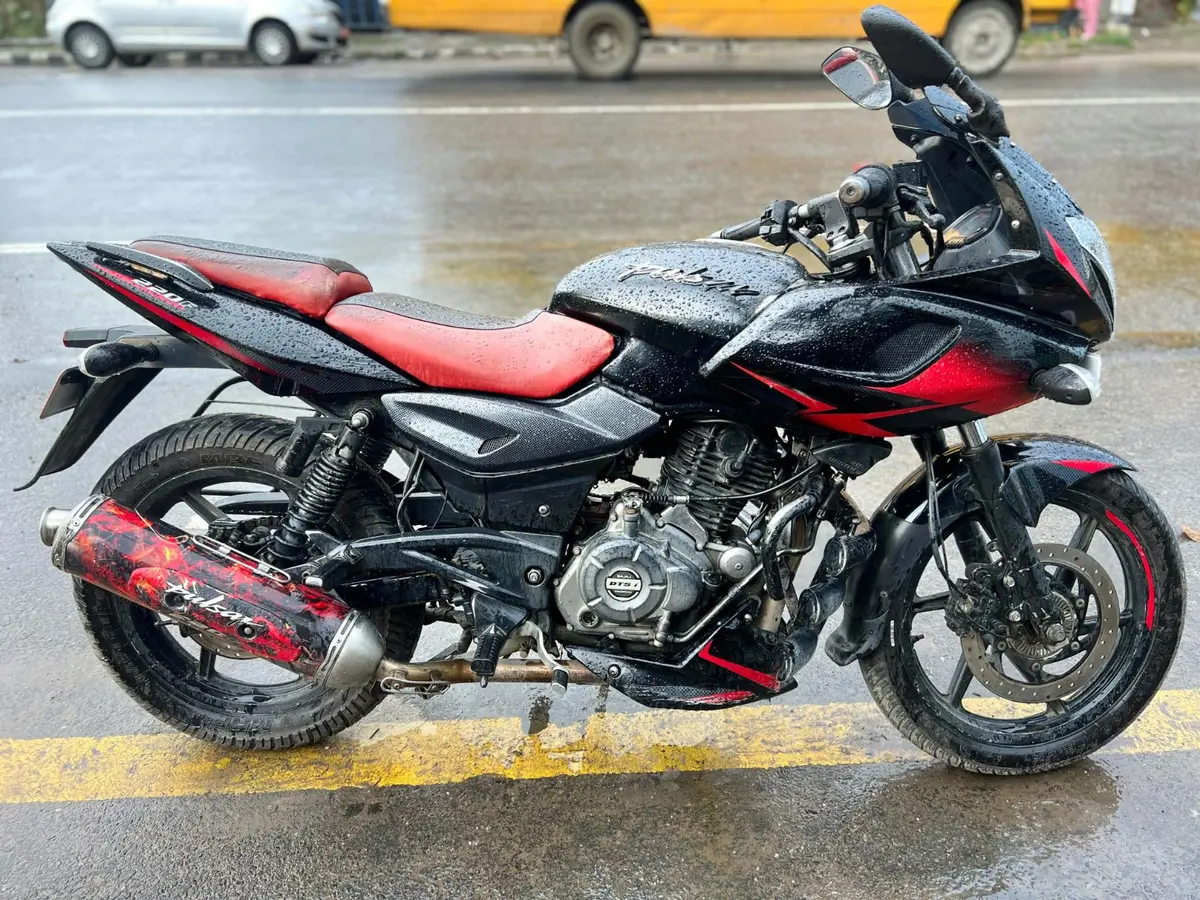 Second hand Bajaj Pulsar 220F 2021 in Kathmandu - MOTOVO