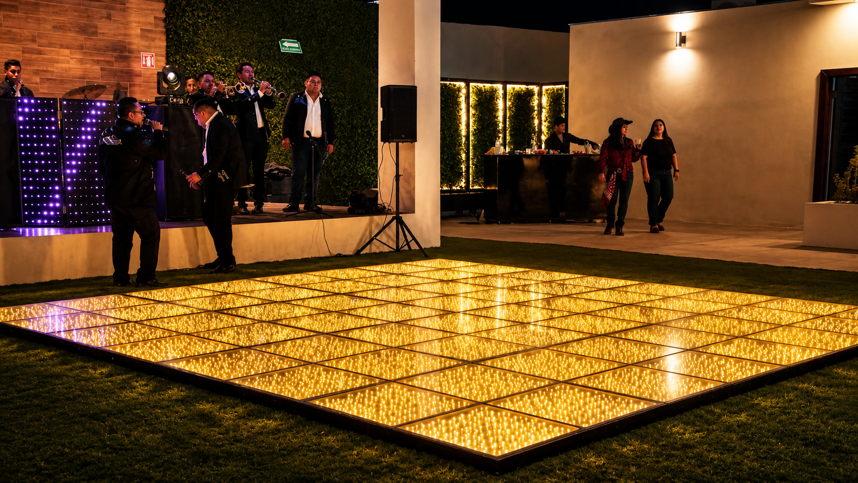 Pista de baile de noche en Quinta El Capricho