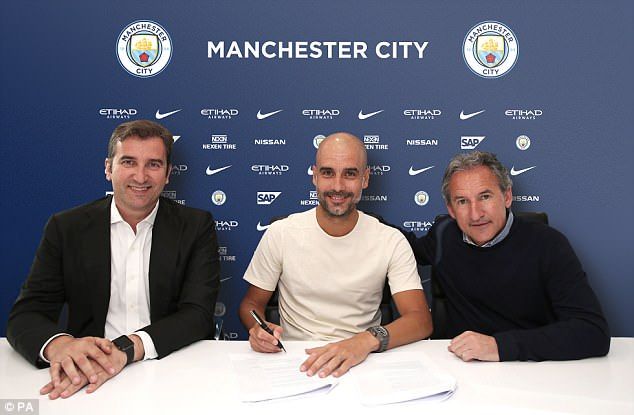 Manchester City hợp đồng 2 năm Guardiola cho mùa giải 2020-2021