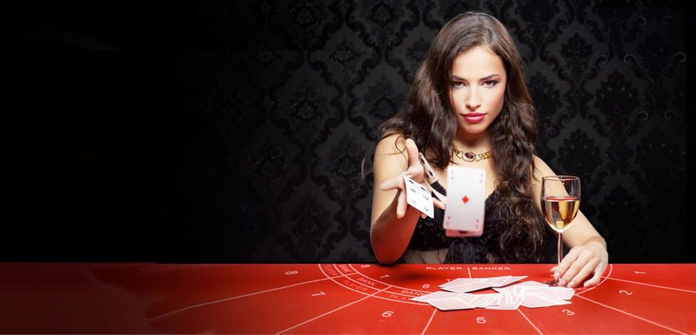SO SÁNH BLACKJACK VS MÁY ĐÁNH BẠC?
