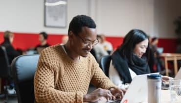 Landing a job as developer at Accenture after learning to code with a Bildungsgutschein.
