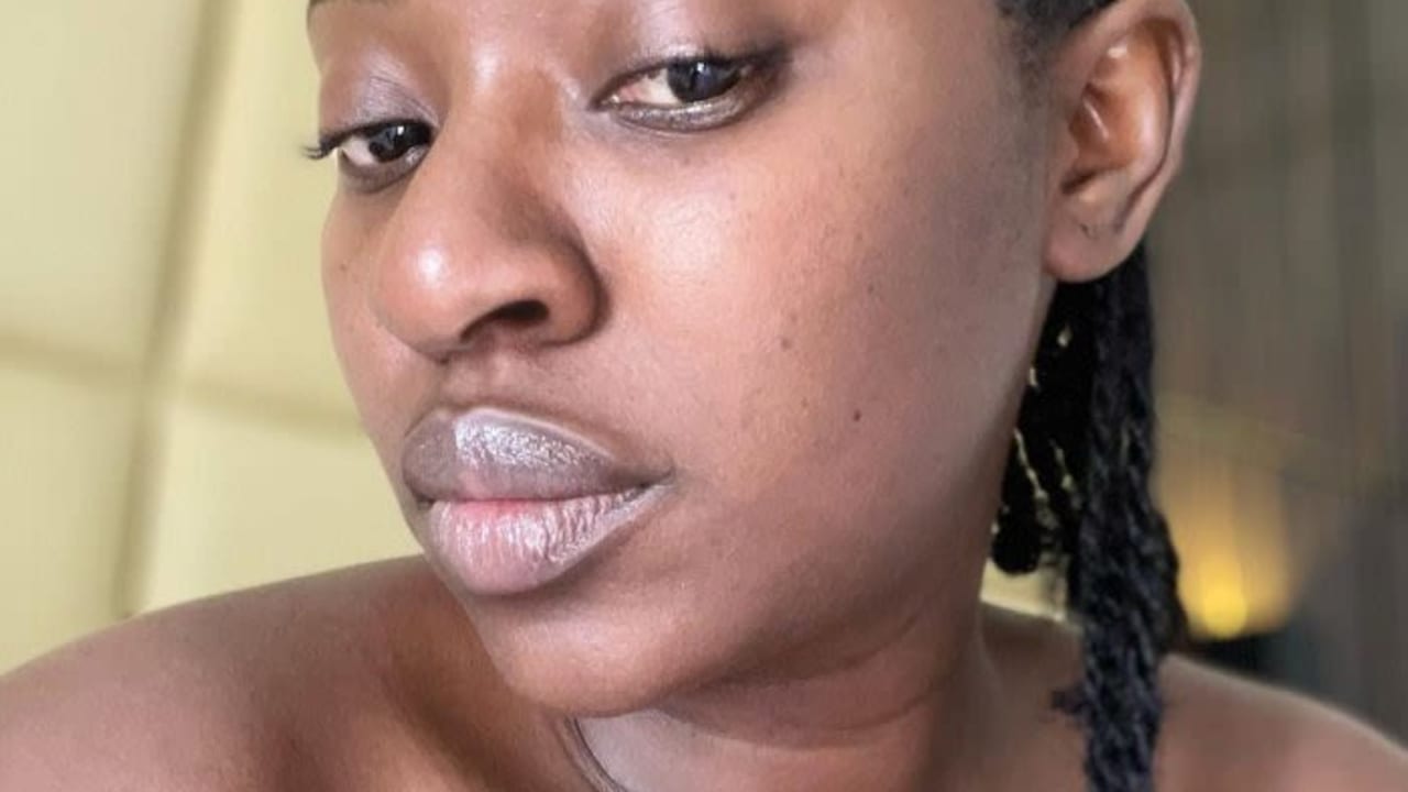 Nollywood actress Yvonne Jegede showcases her long hair Nollywood actress Yvonne Jegede showcases her long hair