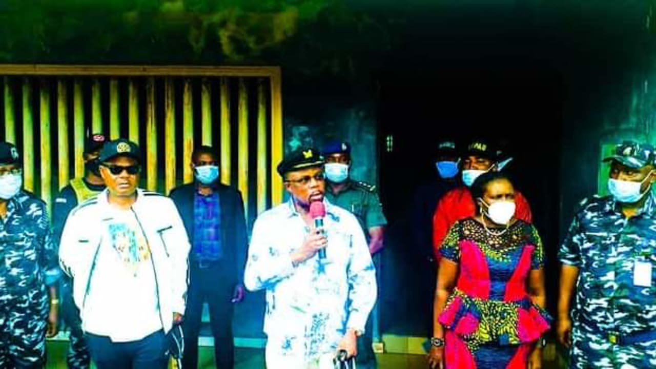 Obiano Visits SARS Offices In Anambra, Frees Detainees Obiano Visits SARS Offices In Anambra, Frees Detainees