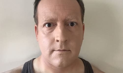 Mae'r trawnsewidiad yn dechrau 