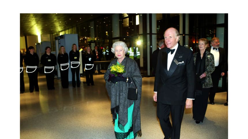 Preferred 3. Queen and Lord David Rowe-Beddoe during the Official Opening at WMC November 2004