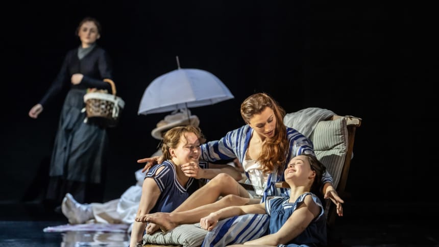 WNO Death in Venice Villhelmiina Sinervo (Daughter 1), Diana Salles (The Polish Mother), Selma Hellmann (Daughter 2) - photo credit Johan Persson 02948