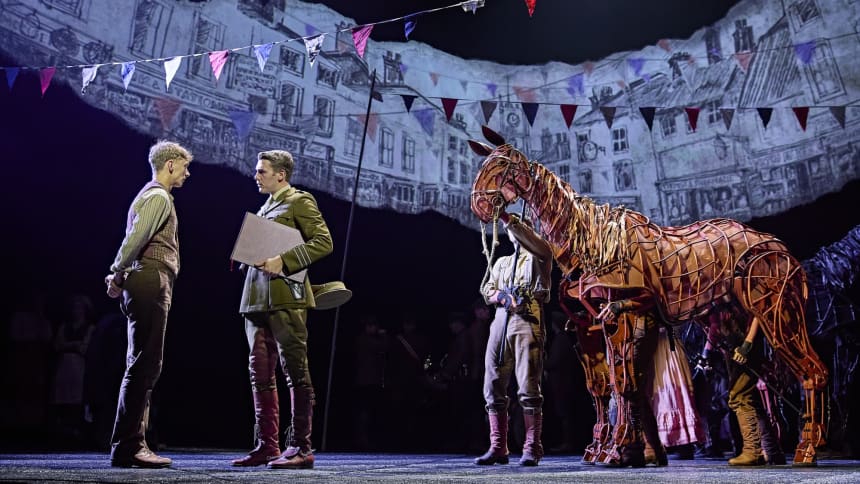 Tom Sturgess (Albert Narracott), Chris Williams as (Lieutenant Nicholls), Tea Poldervaart, Robin Hawyward, Gun Suen (Joey) in War Horse. Credit Brinkhoff-Moegenburg 1113-0773_