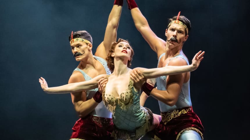 NAredshoes2-2025JP_16135