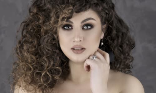 Armenian soprano, Anush Hovhannisyan plays Violetta