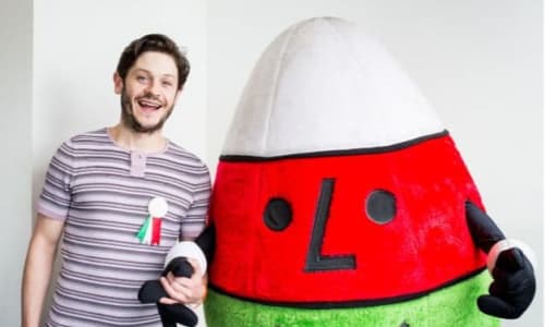 Game of Thrones star Iwan Rheon holding hands with Mr Urdd