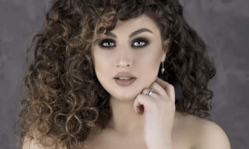  Armenian soprano, Anush Hovhannisyan plays Violetta