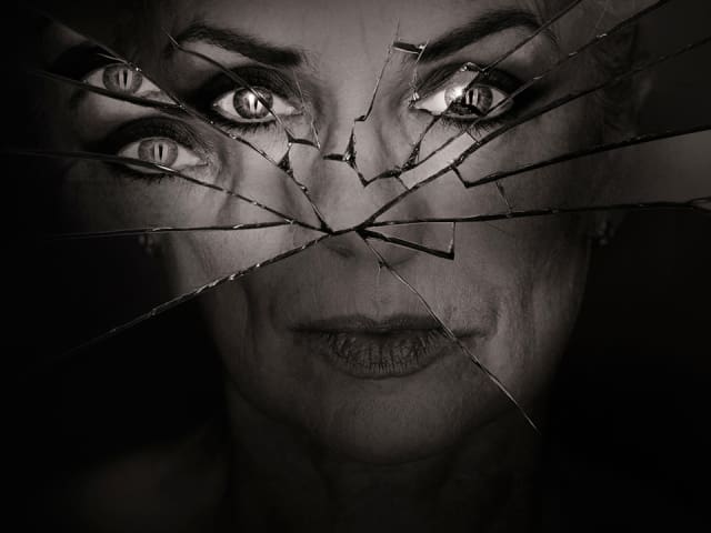 Mirror Crack'd