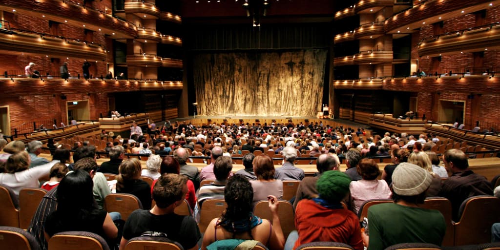 Theatre audience. Millennium Centre Cardiff. Театр Миллениум. Театр Миллениум Америка сцена. Театры Уэльса.