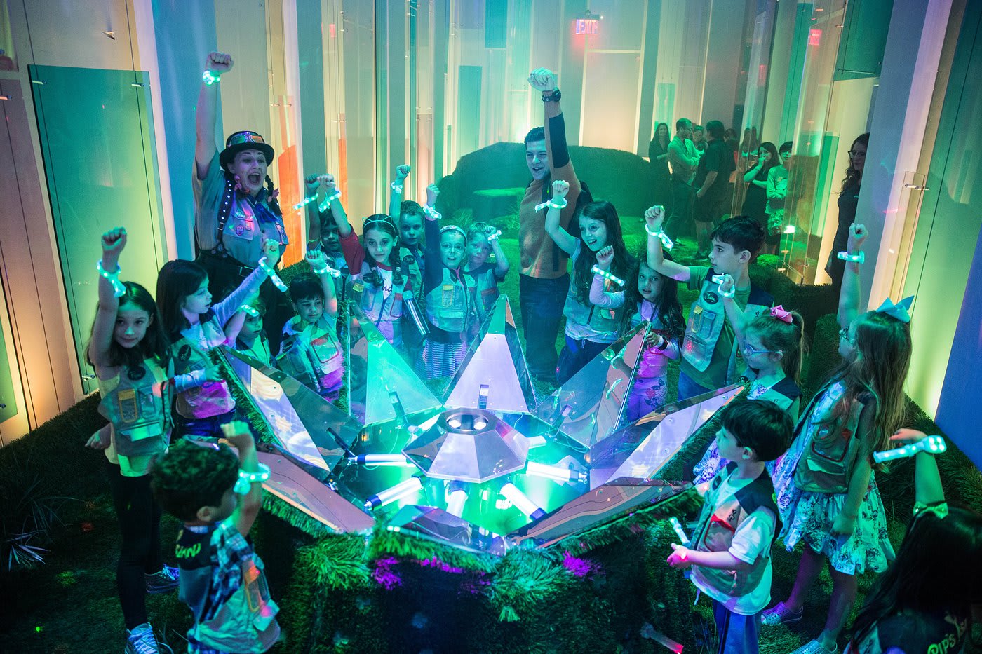 Explorers Collecting R4hnqu