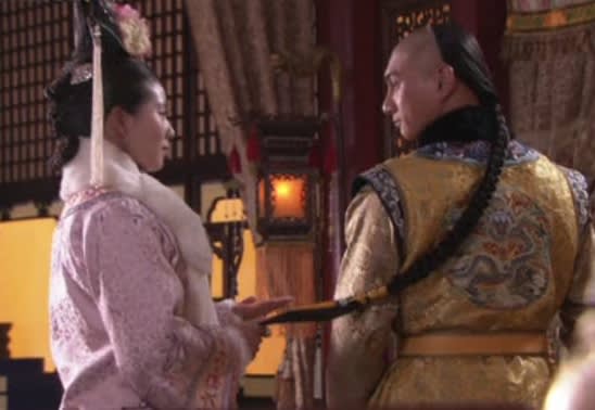 Ruoxi grabbing Yongzheng's pigtail