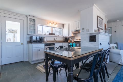 Dining Room & Kitchen