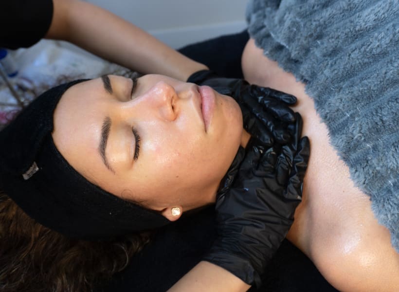 Basis- en luxe gezichtsbehandelingen